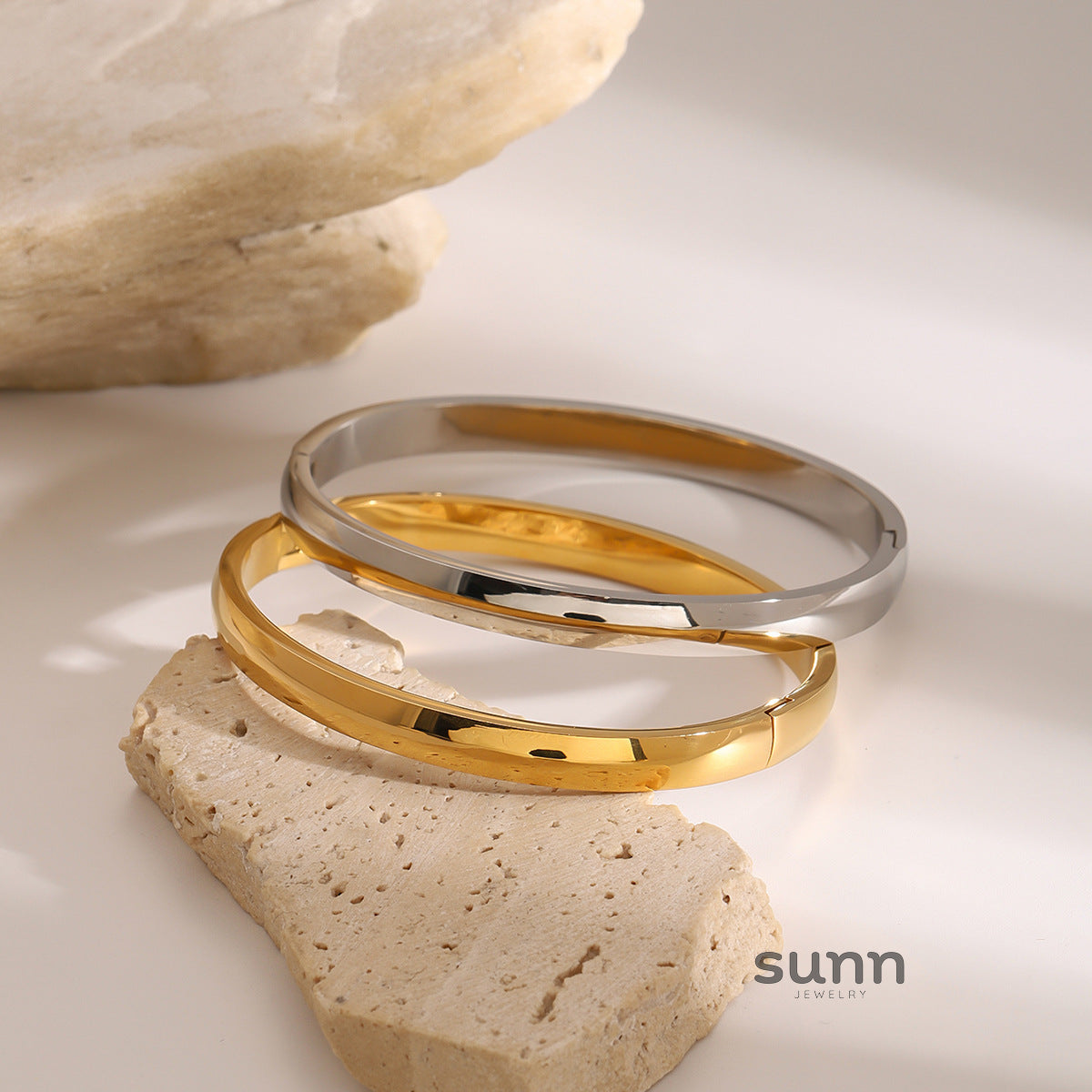 Lexie Modern Steel Bangle [BO5H774Z]