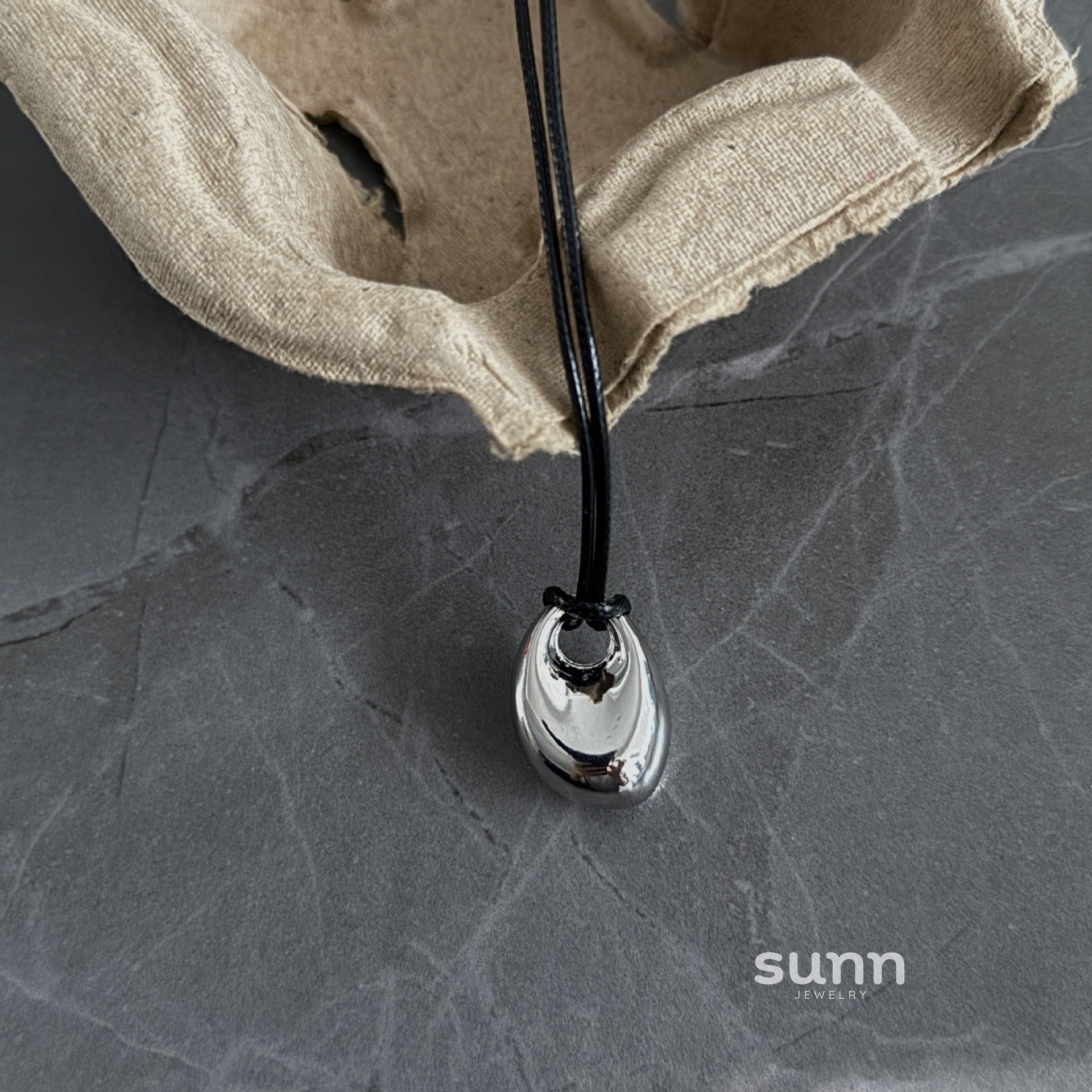 Leylani Asymmetrical Pendant Necklace [ROFYAW6N]