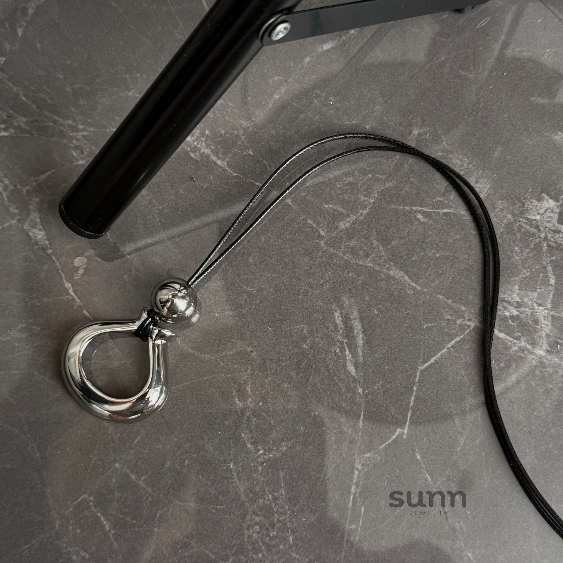 Leylani Asymmetrical Pendant Necklace [5GJUV9A3]
