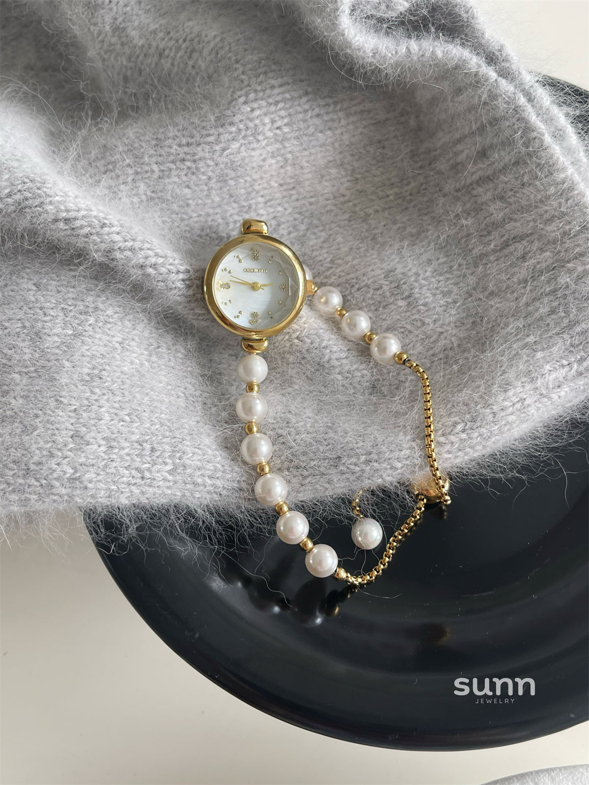 Leylanie Pearl Bracelet Watch [Z6KFKL2H]