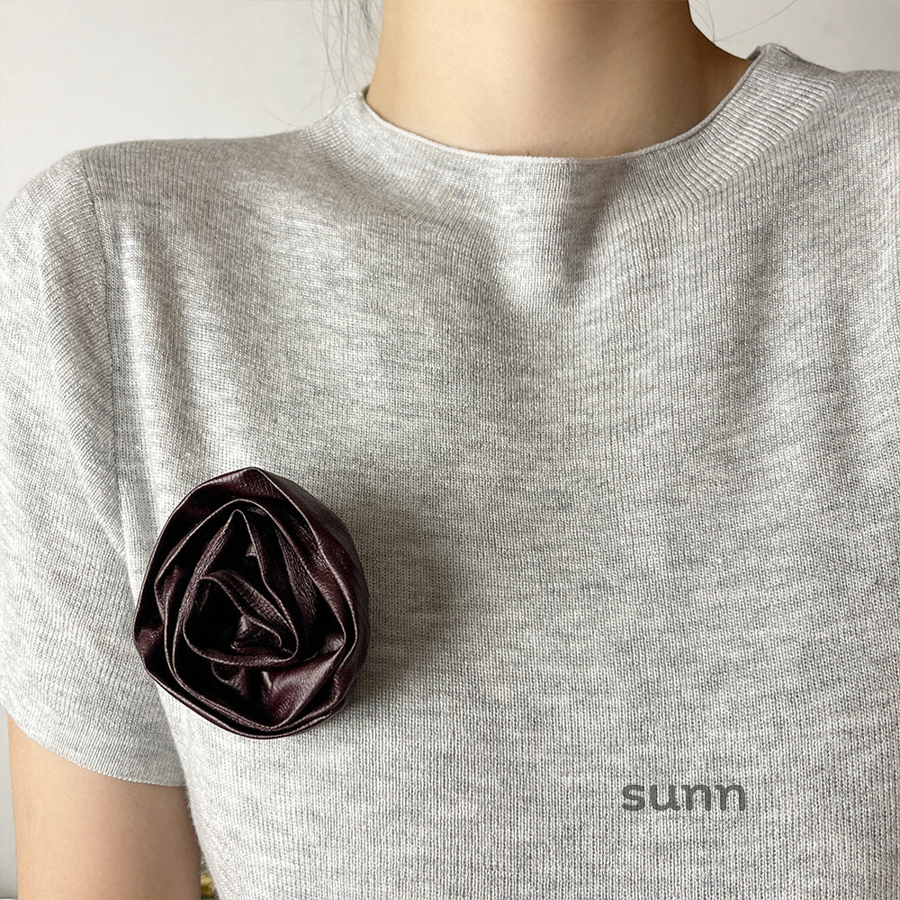 Liba Sculpted Leather Rose Brooch [E462C9FU]