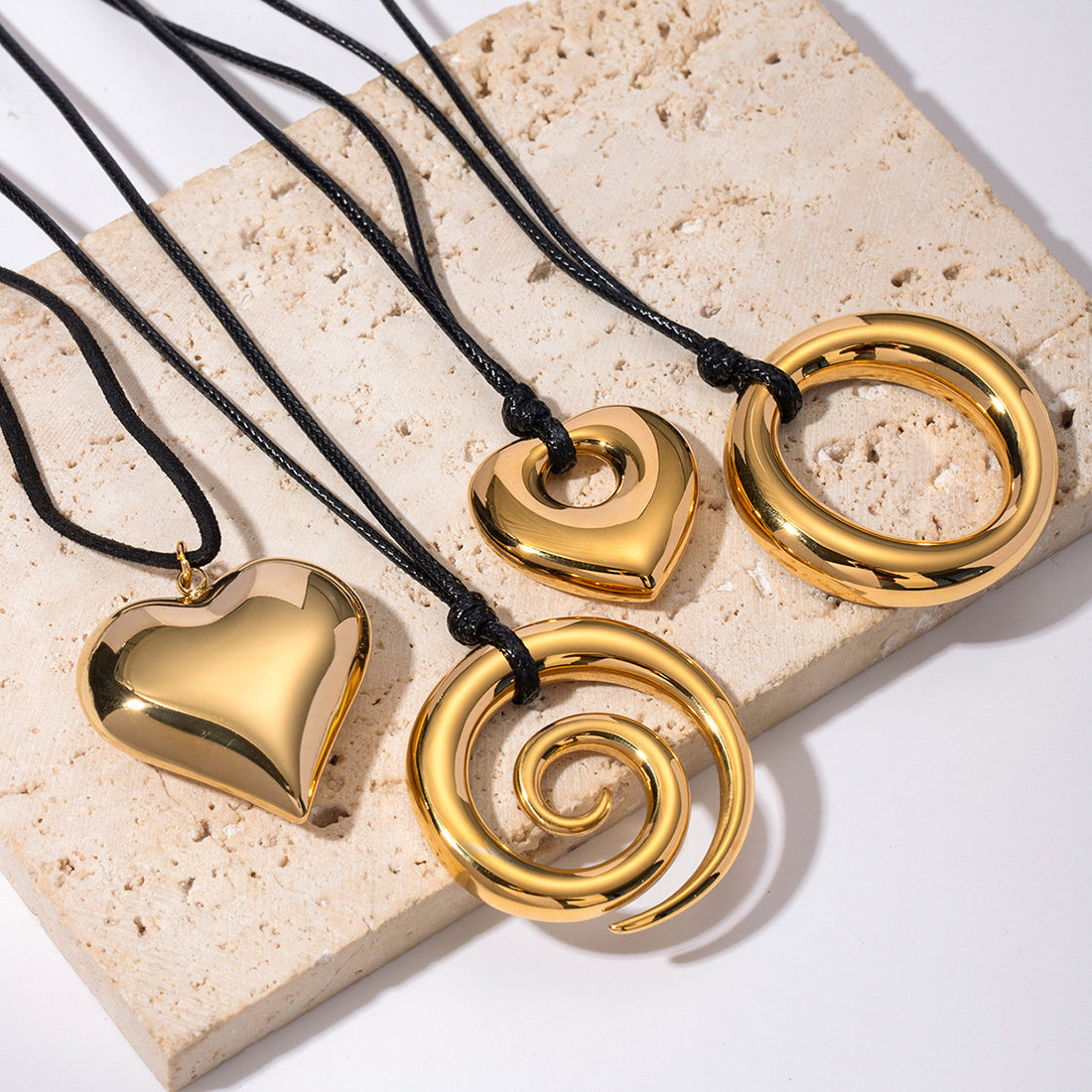 Libby Curved Tube Necklace [0TQ76BXZ]