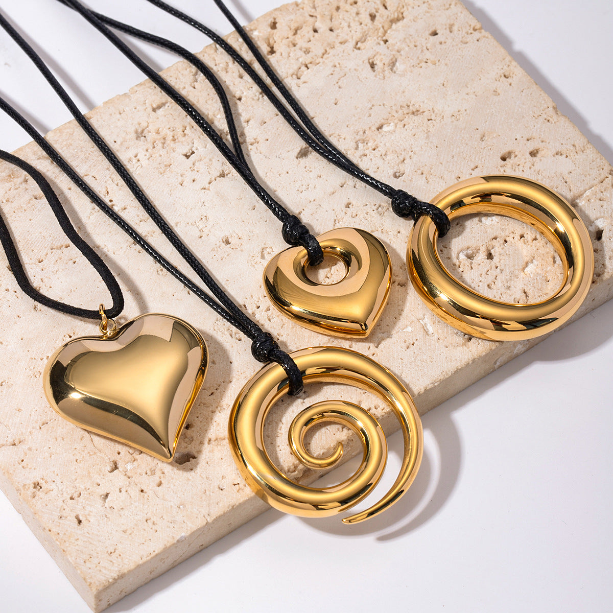 Libby Curved Tube Necklace [0TQ76BXZ]