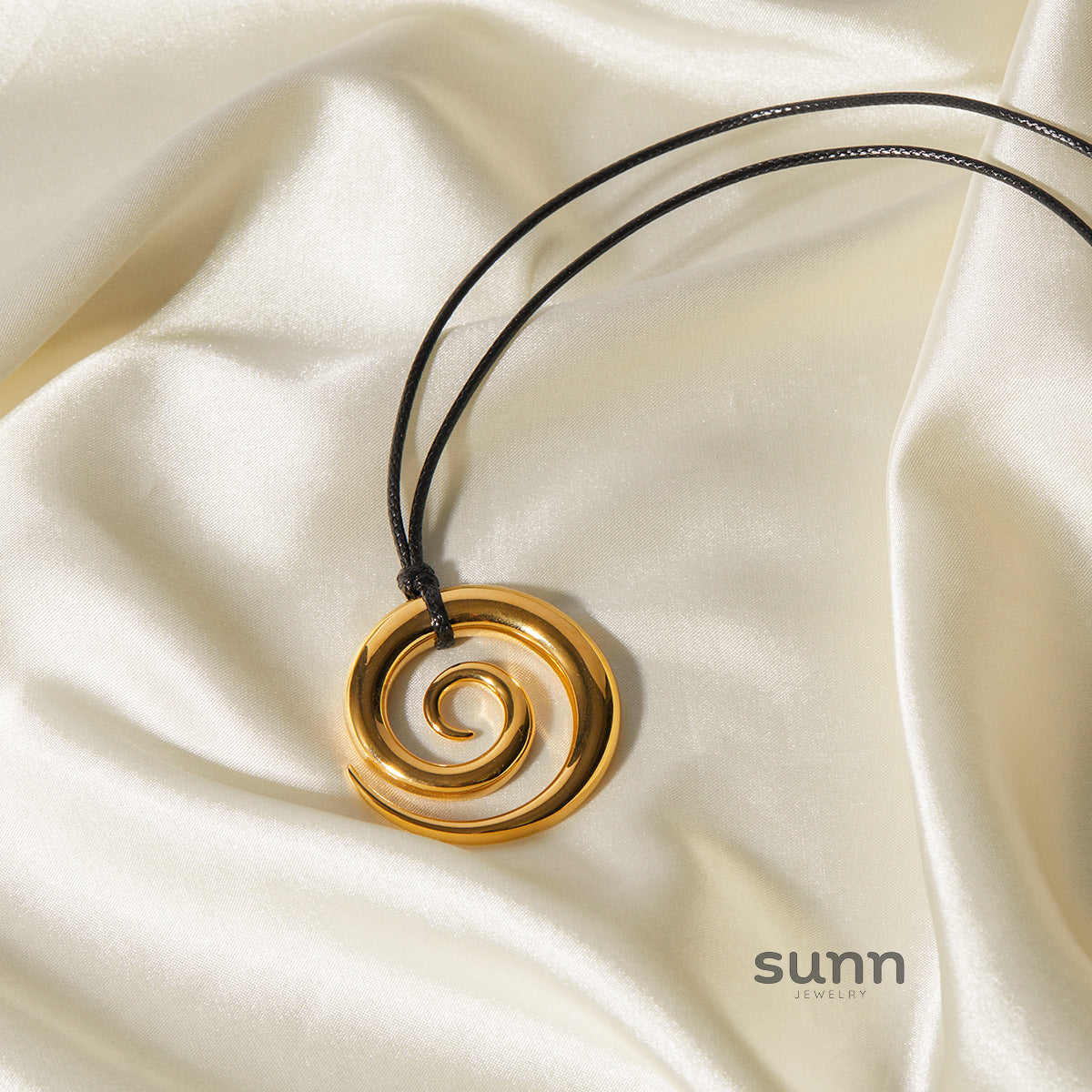 Libby Curved Tube Necklace [QD8SRQSW]