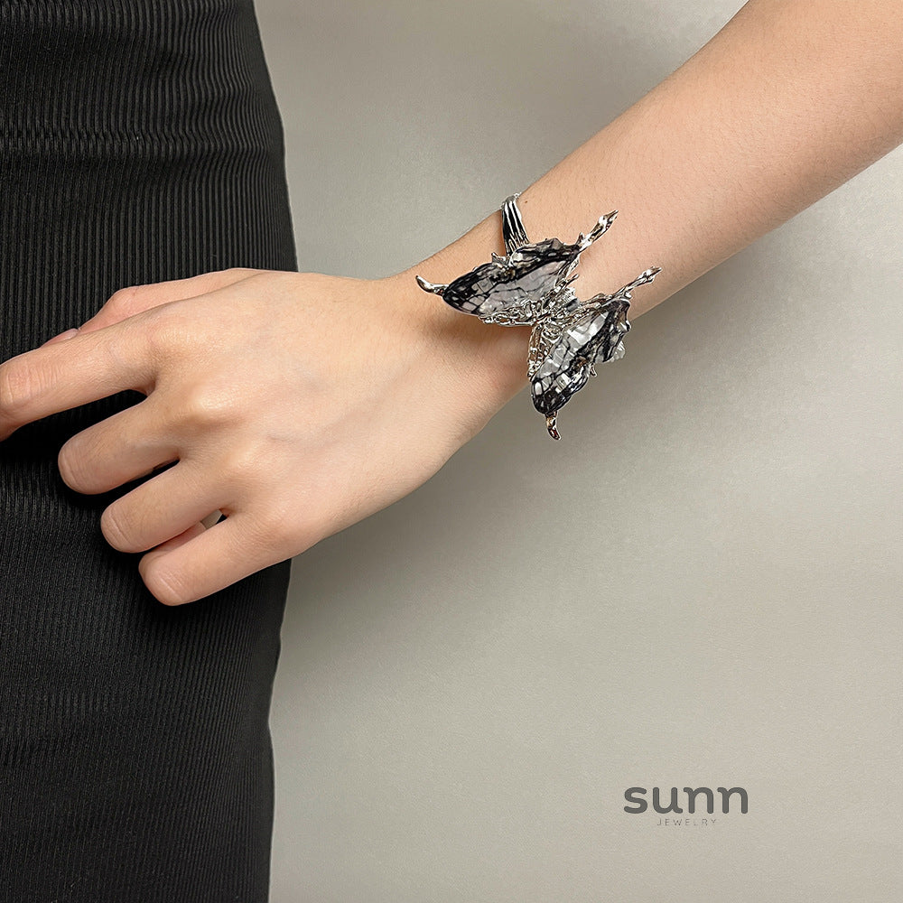 Lielle Gradient Butterfly Bracelet [12V1ZC7G]