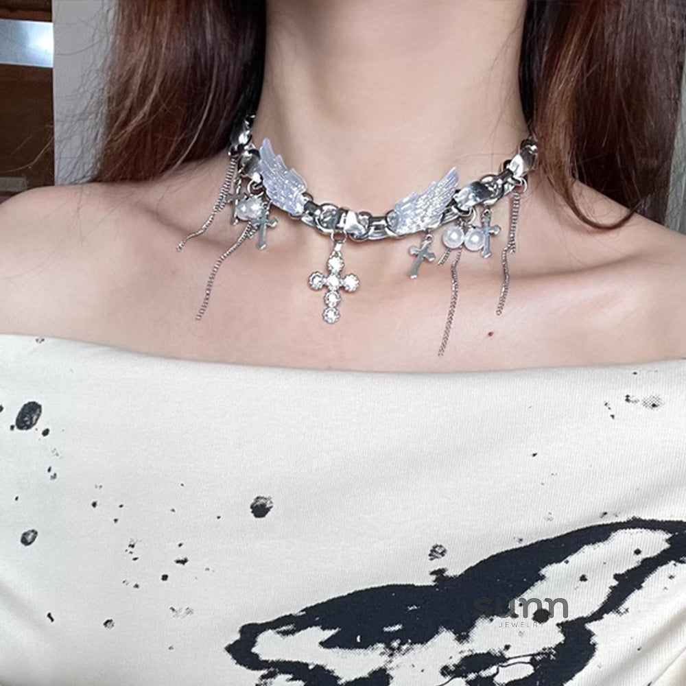 Liesl Winged Cross Choker [IWSUMDPO]