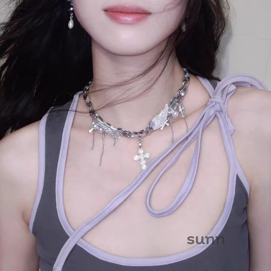 Liesl Winged Cross Choker [M6ITHX6M]