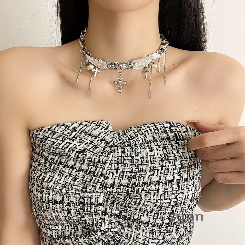 Liesl Winged Cross Choker [ZGNX4O36]