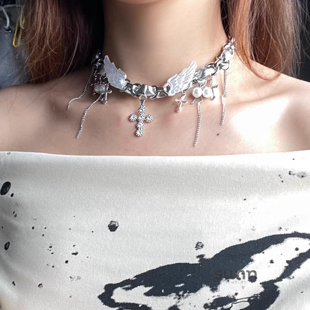 Liesl Winged Cross Choker [F3AU35YD]