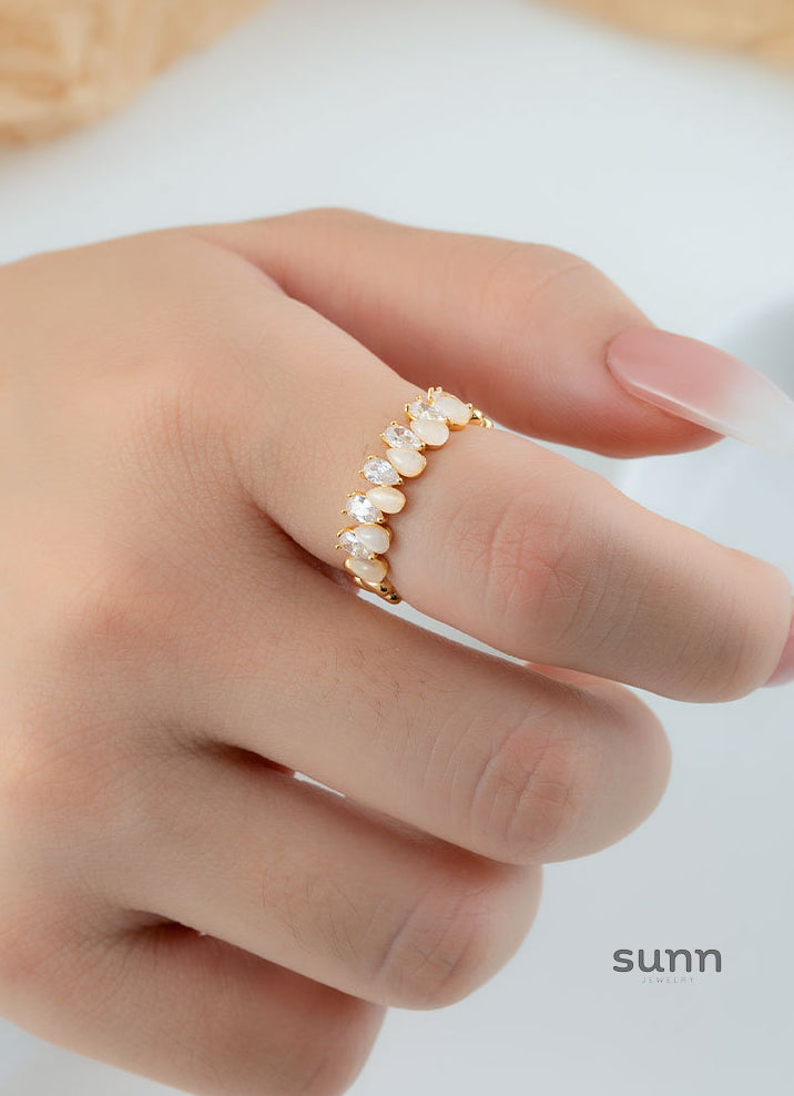Lilah Drop Opal Ring [4SUE13OB]