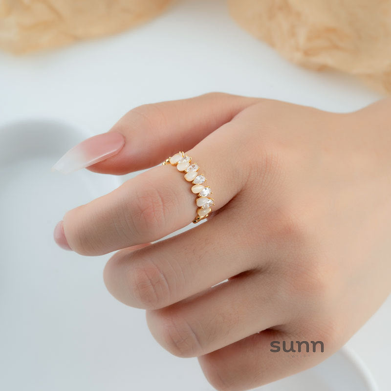 Lilah Drop Opal Ring [LY1Z1X2F]