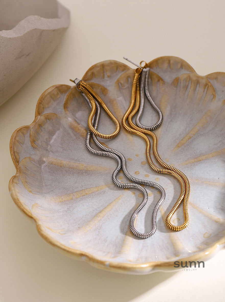 Lilah Gilded Snake Chain Earrings [GKS9I7D7]