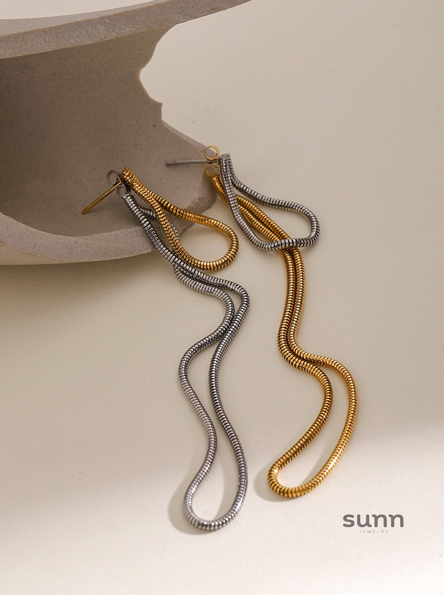 Lilah Gilded Snake Chain Earrings [LC1Y1EI4]