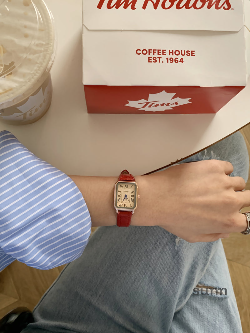 Lillianna Classic Leather Watch [SGAE7K9J]