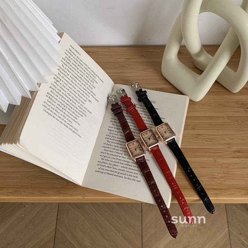 Lillianna Classic Leather Watch [FOUKTE0C]