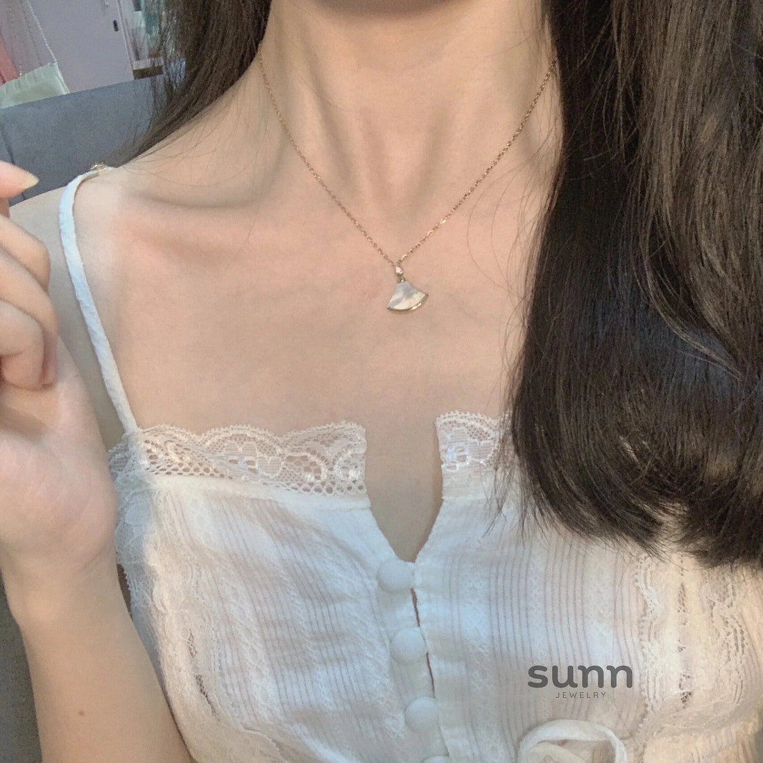 Lillith Mother-of-Pearl Fan Necklace