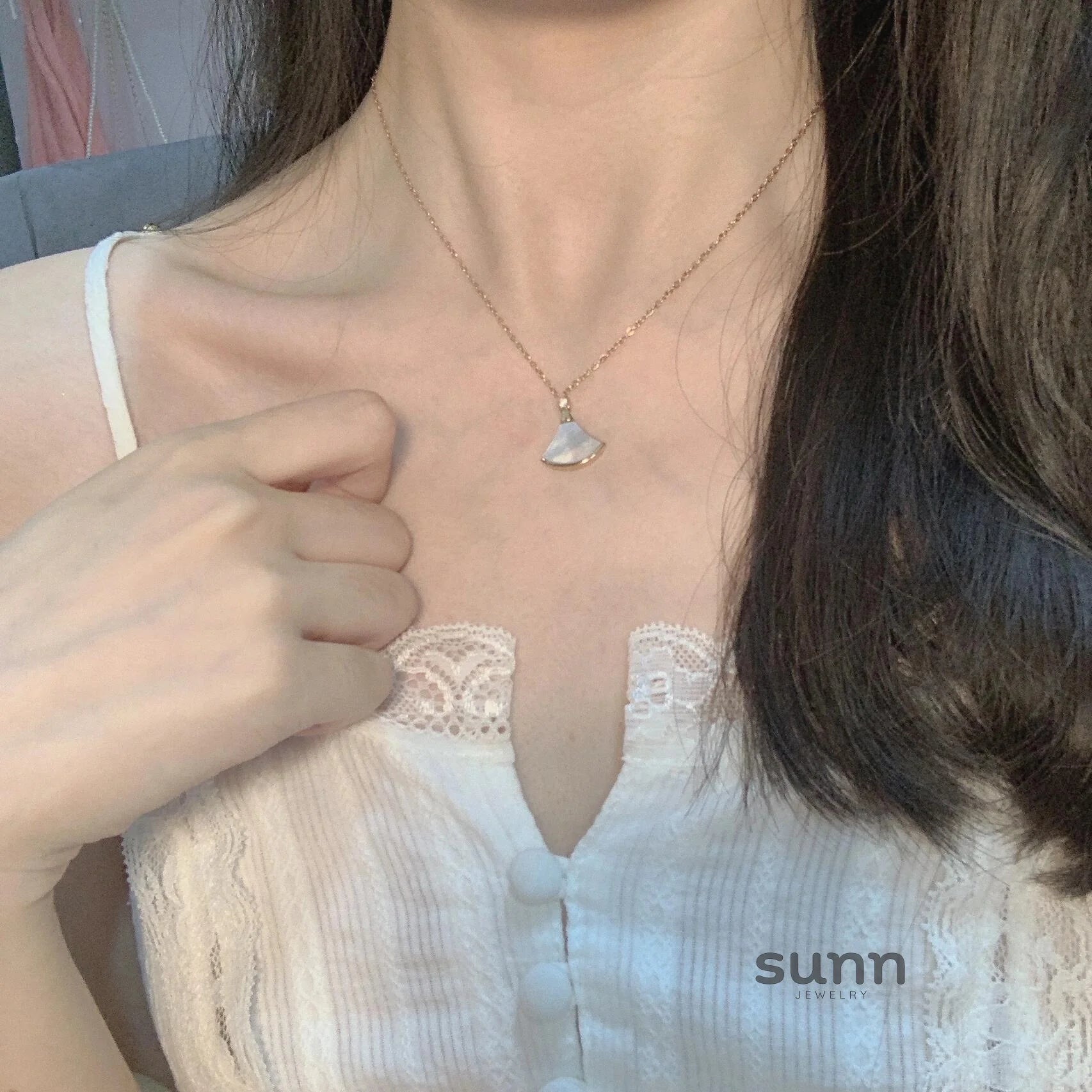 Lillith Mother-of-Pearl Fan Necklace