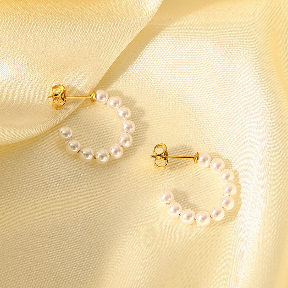 Lilly Gold Pearl C-Hoop Earrings [VAX9HIGQ]