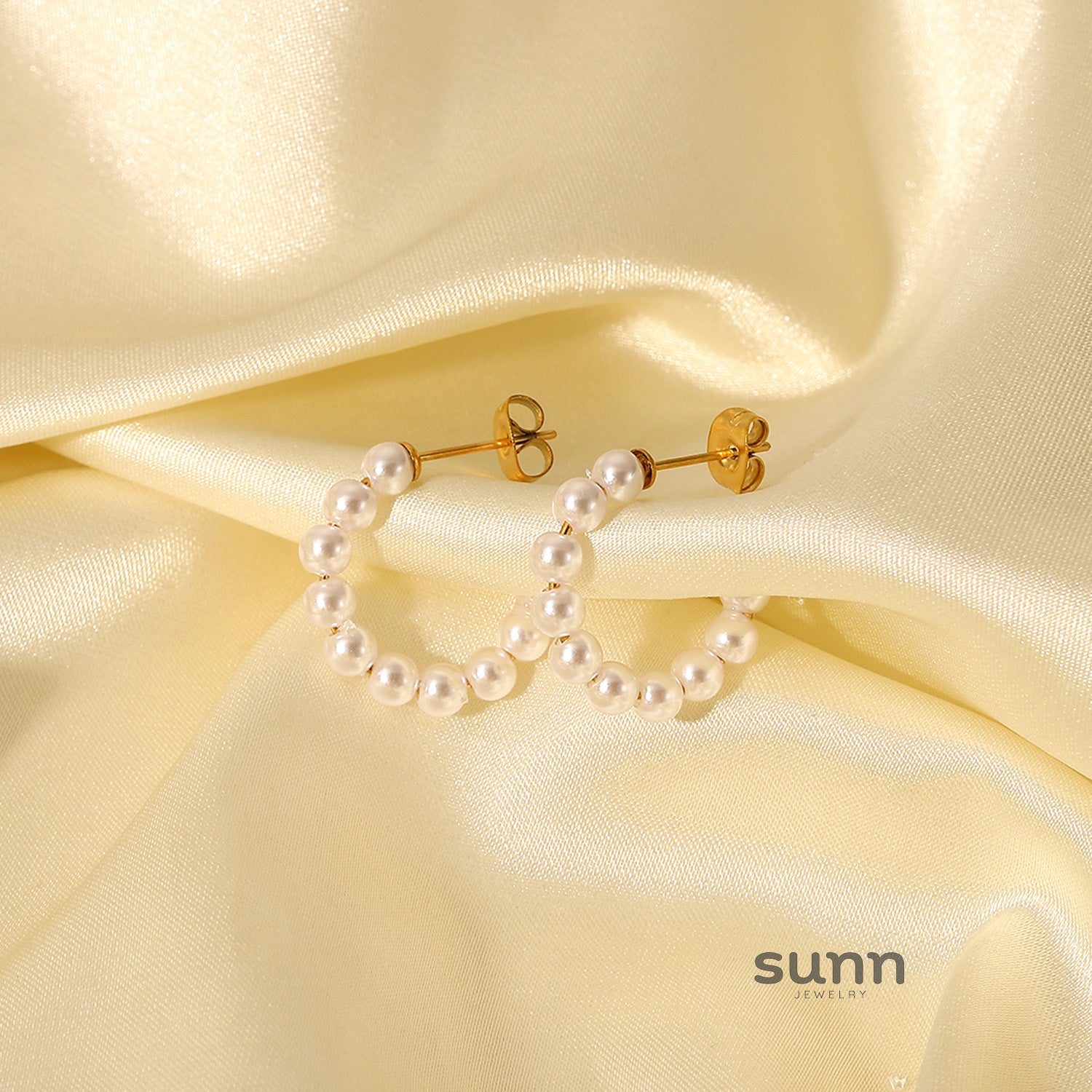 Lilly Gold Pearl C-Hoop Earrings [LT3ZY4YL]