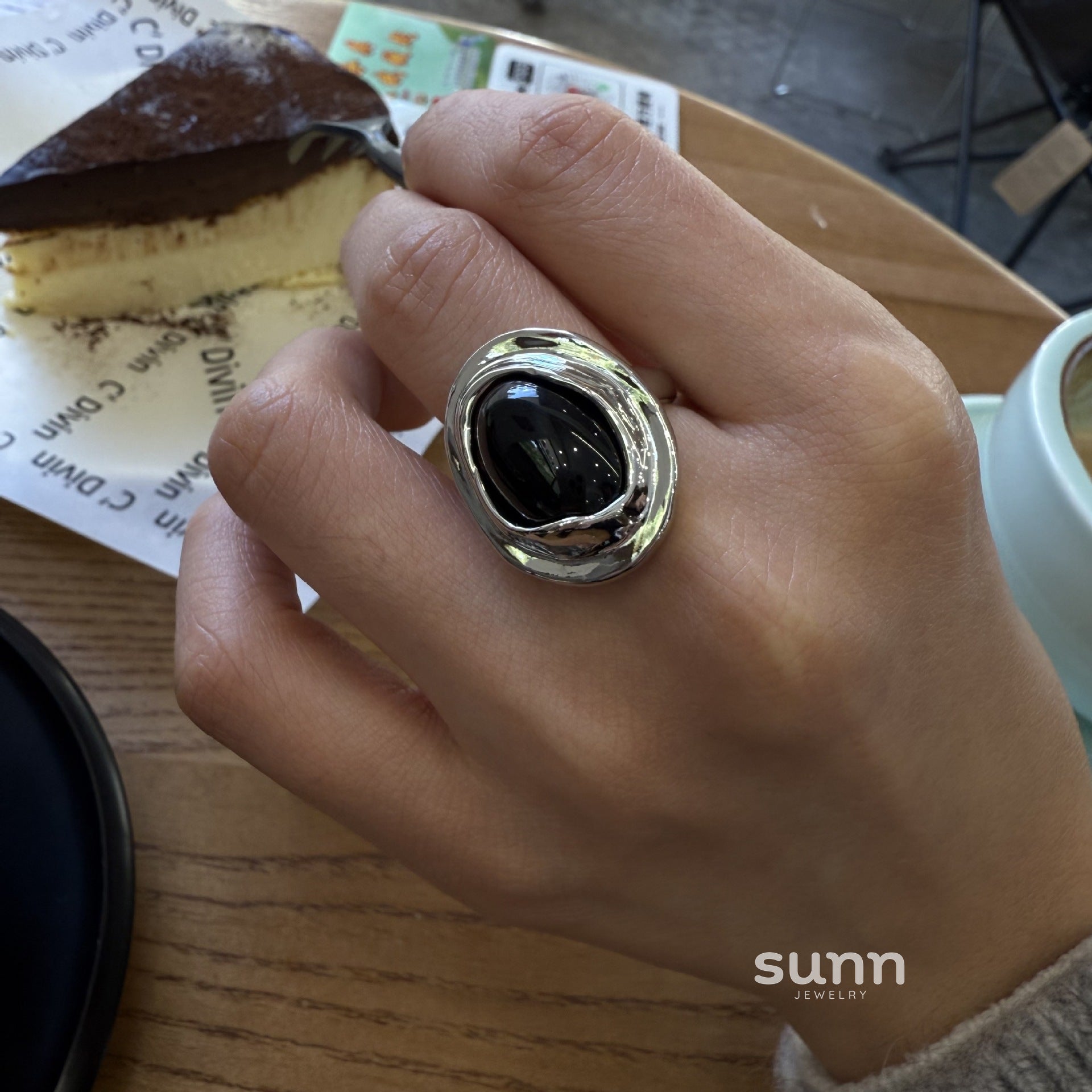 Lillyan Asymmetrical Stone Ring [V6ERBISY]