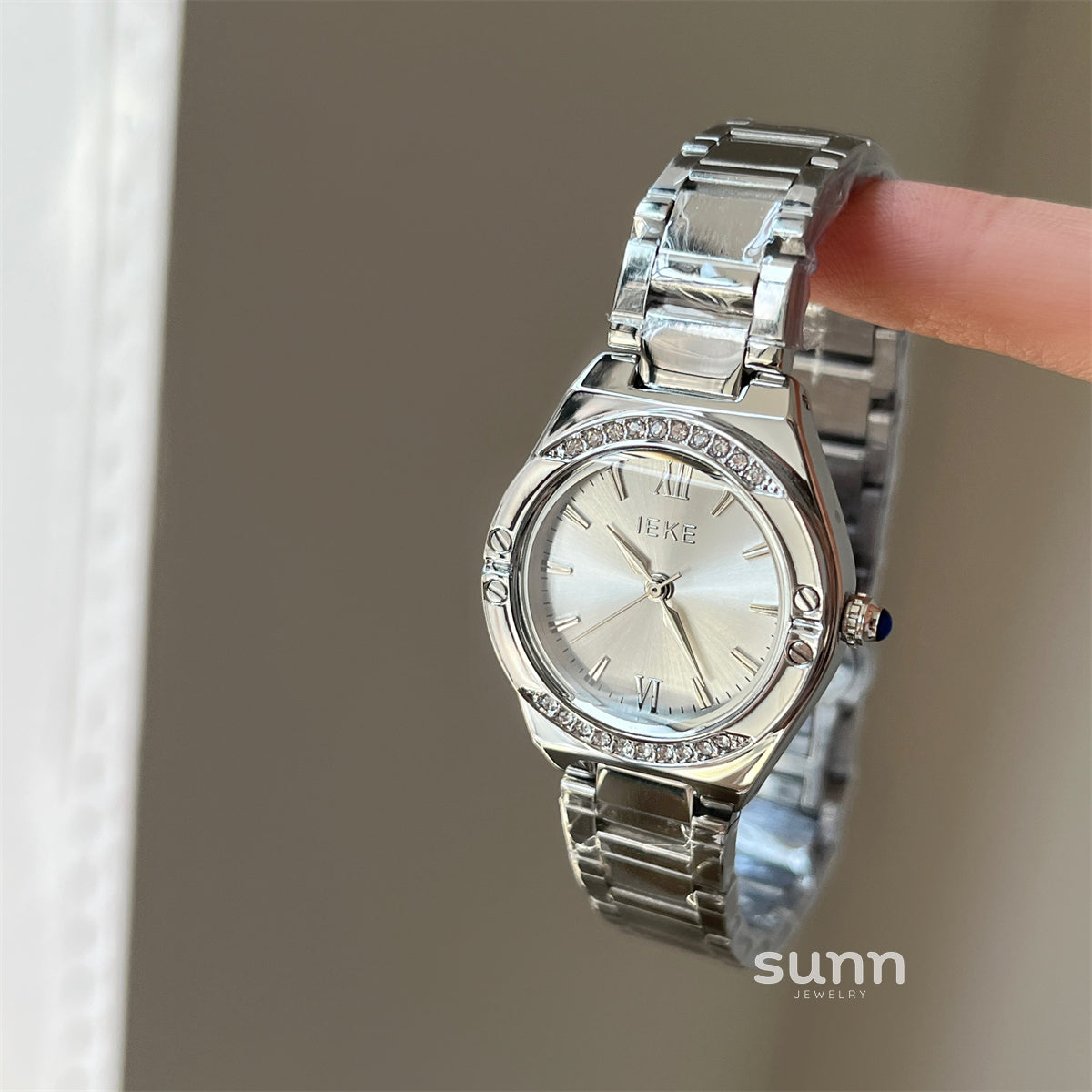 Lily Dazzling Retro Watch [Z9VID5HI]