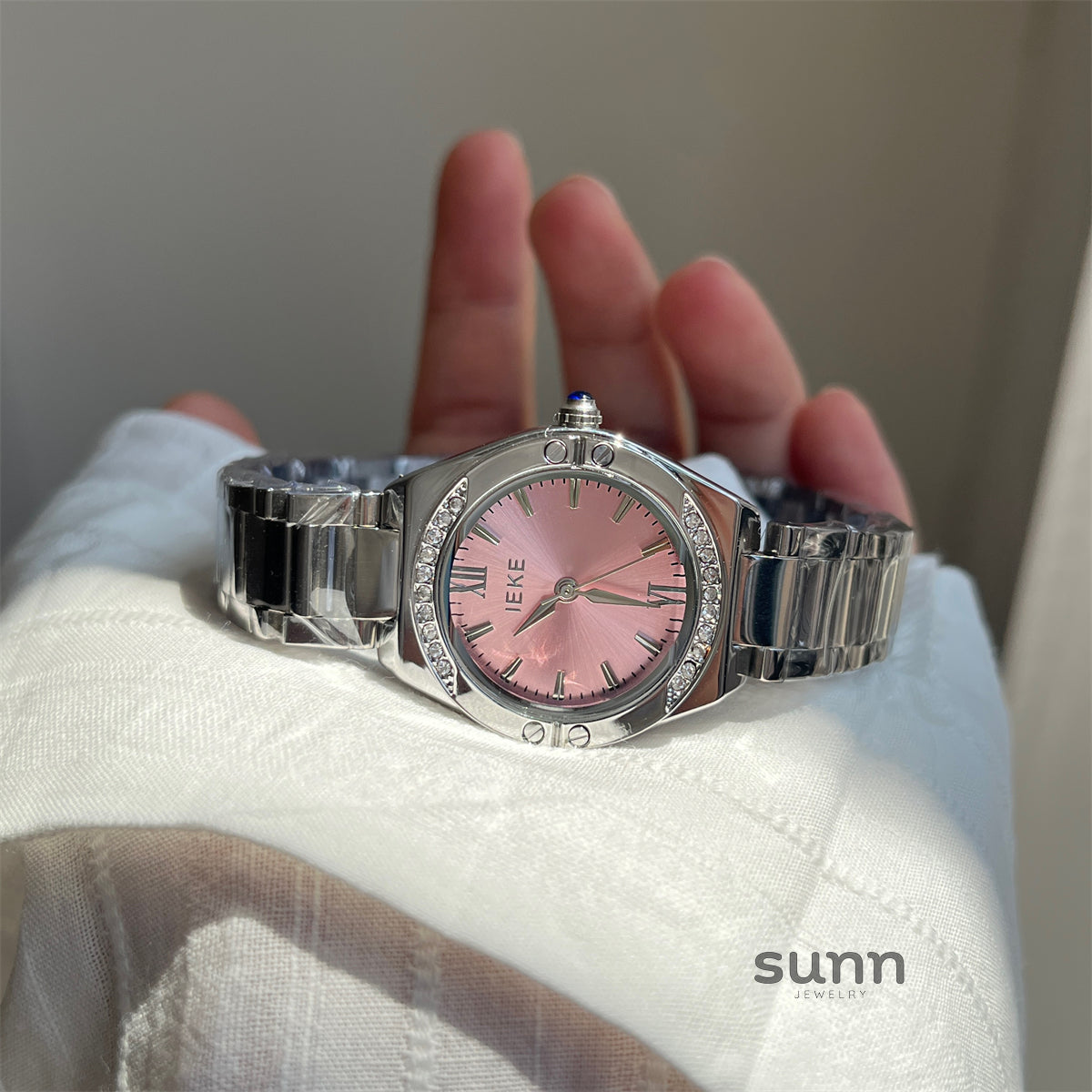 Lily Dazzling Retro Watch [X8LN1QP7]