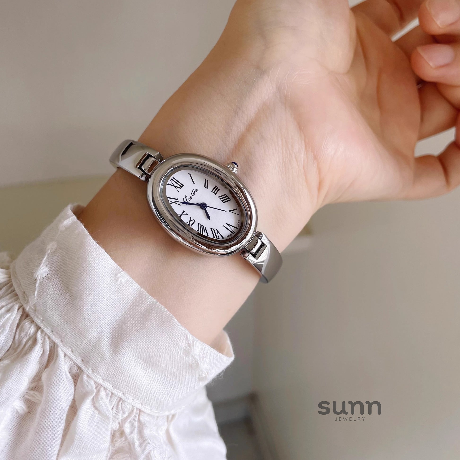Lily Oval Bracelet Watch [3Q8QBCJB]