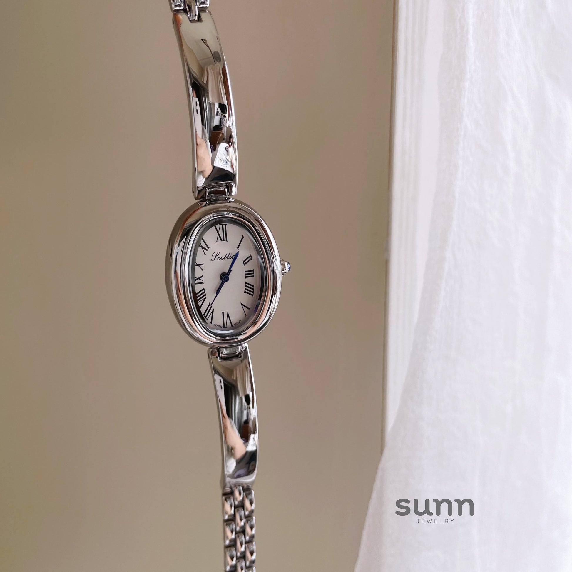 Lily Oval Bracelet Watch [P0P5TUQG]