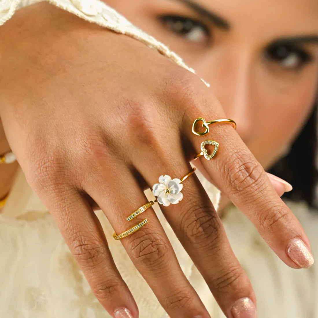 Lilyth Engraved Blossom Ring [SO51XI5U]