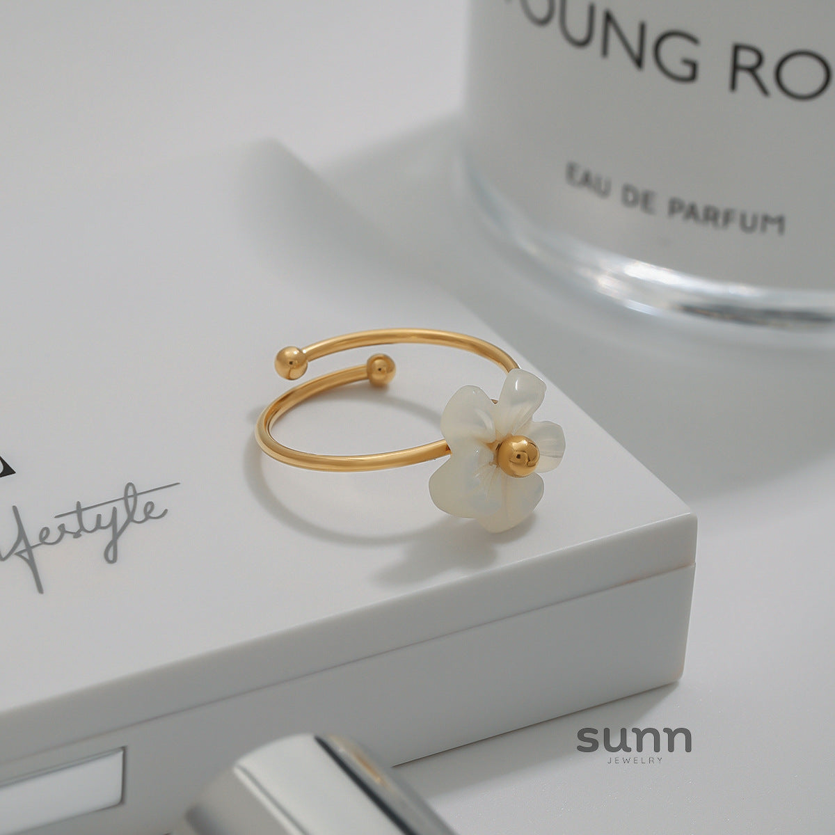Lilyth Engraved Blossom Ring [4VIOP96T]