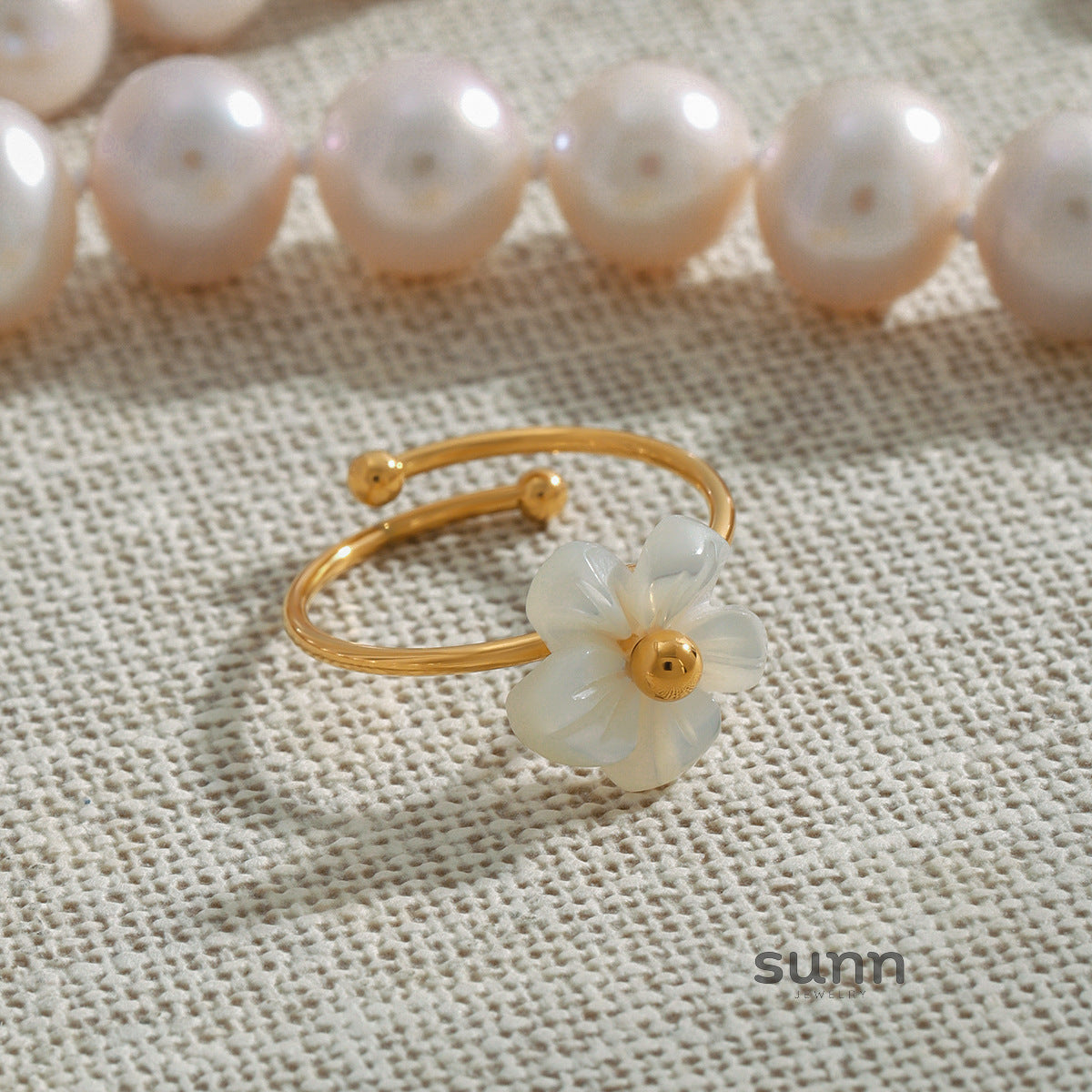 Lilyth Engraved Blossom Ring [QD140DL5]