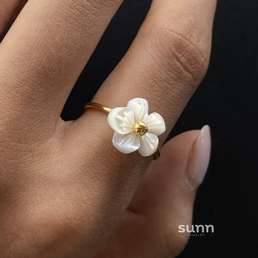 Lilyth Engraved Blossom Ring [SO51XI5U]