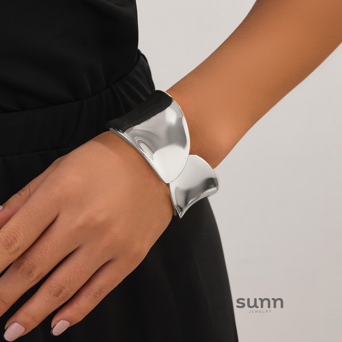 Lilyth Sculpted Cuff Bracelet [7P30S2SM]