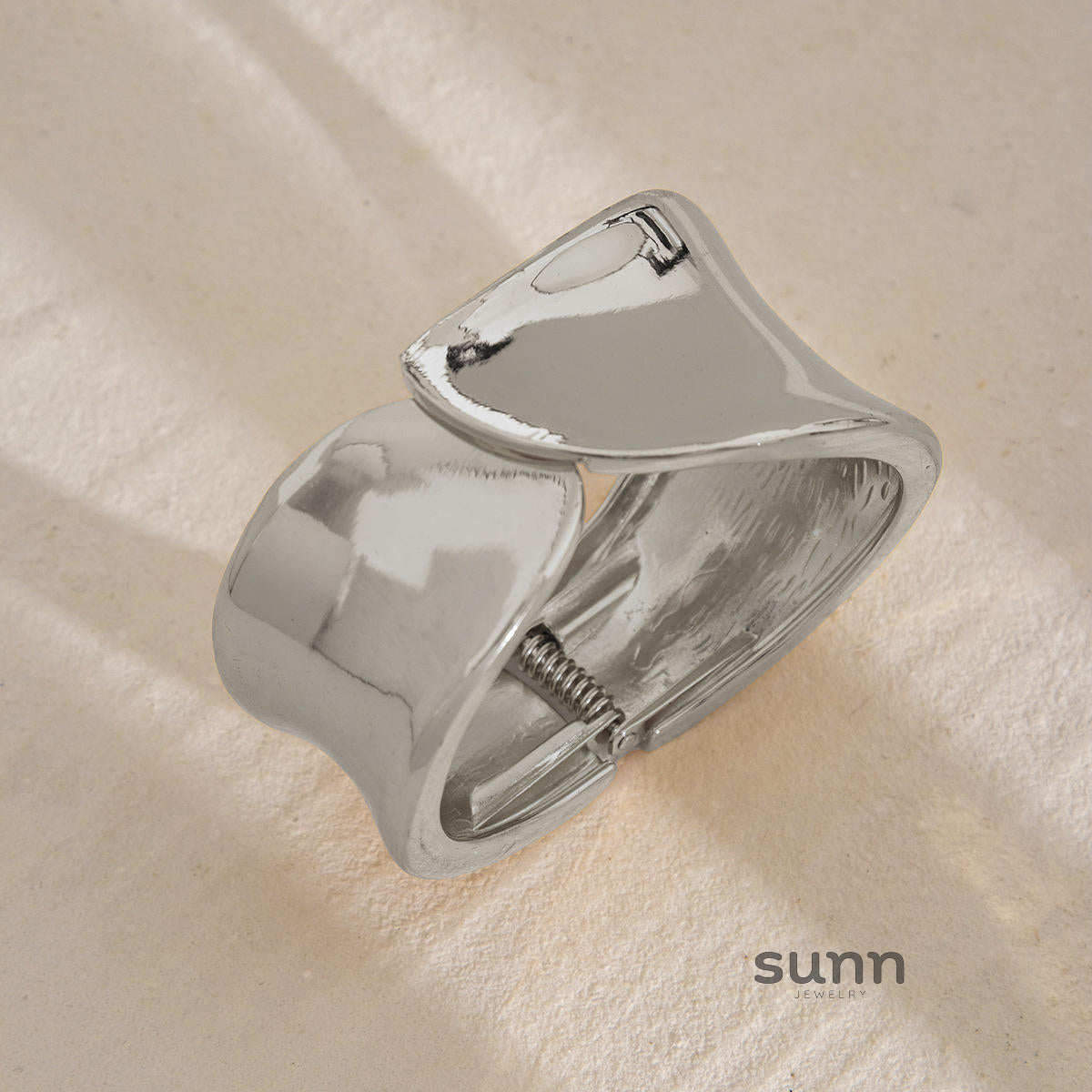 Lilyth Sculpted Cuff Bracelet [CRU4V6B8]