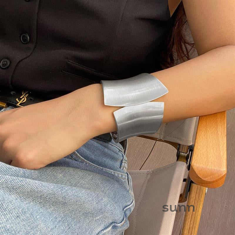 Lilyth Sculpted Cuff Bracelet [4OPV7QHV]