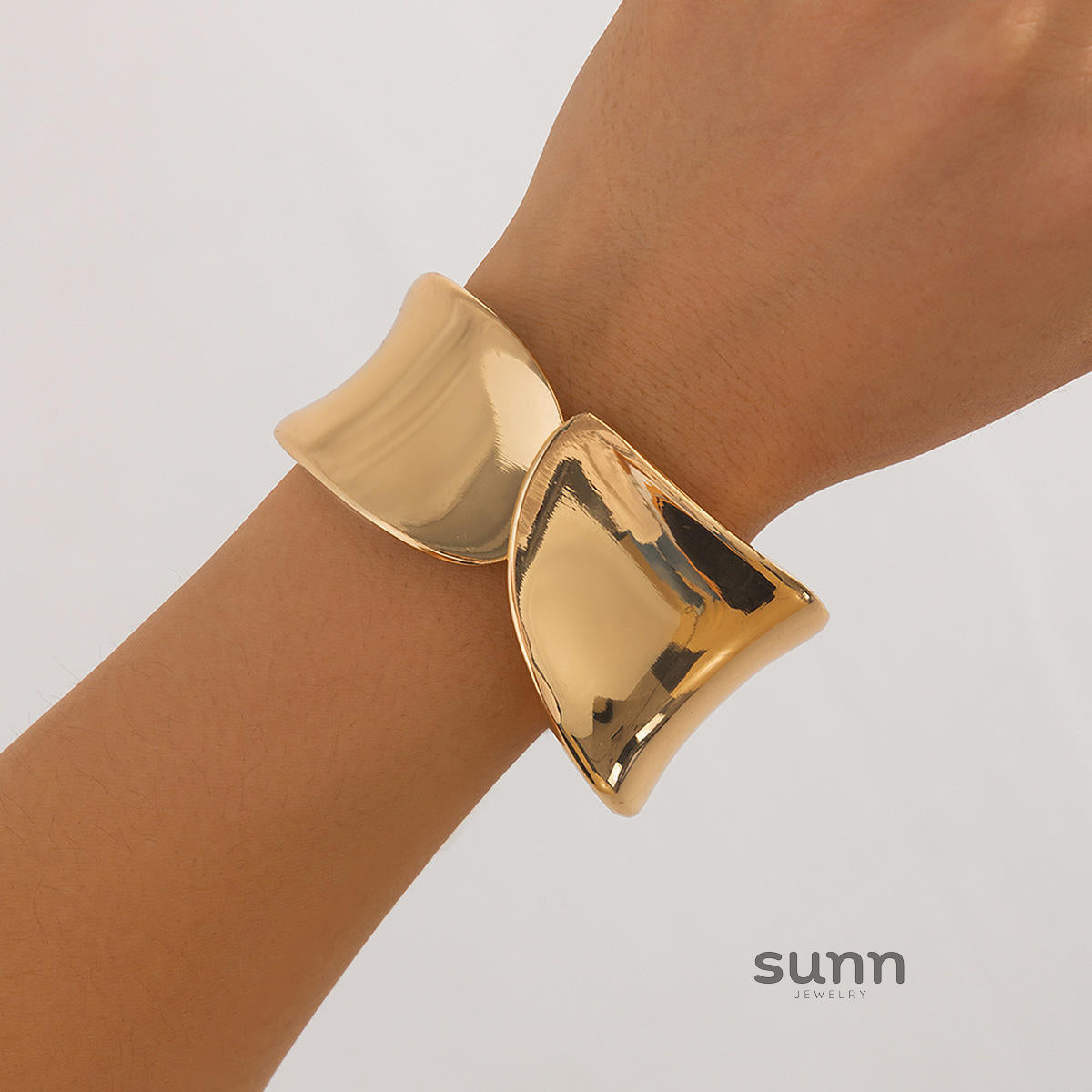Lilyth Sculpted Cuff Bracelet [EX4ZAN8S]