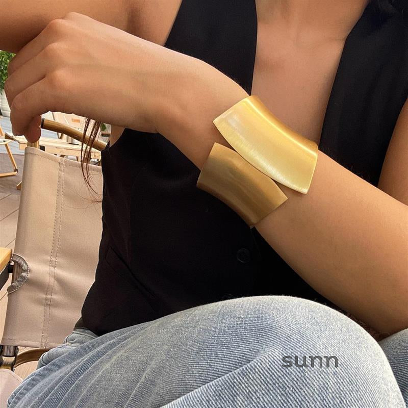 Lilyth Sculpted Cuff Bracelet [3PLL783H]