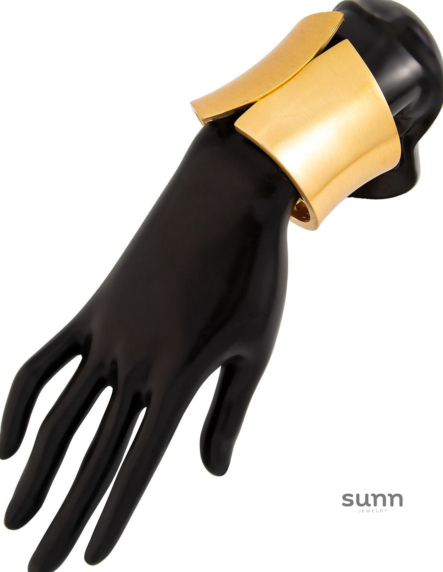 Lilyth Sculpted Cuff Bracelet [EDAKFHOT]