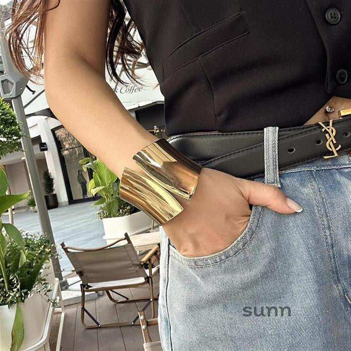 Lilyth Sculpted Cuff Bracelet [E4RNTKNH]