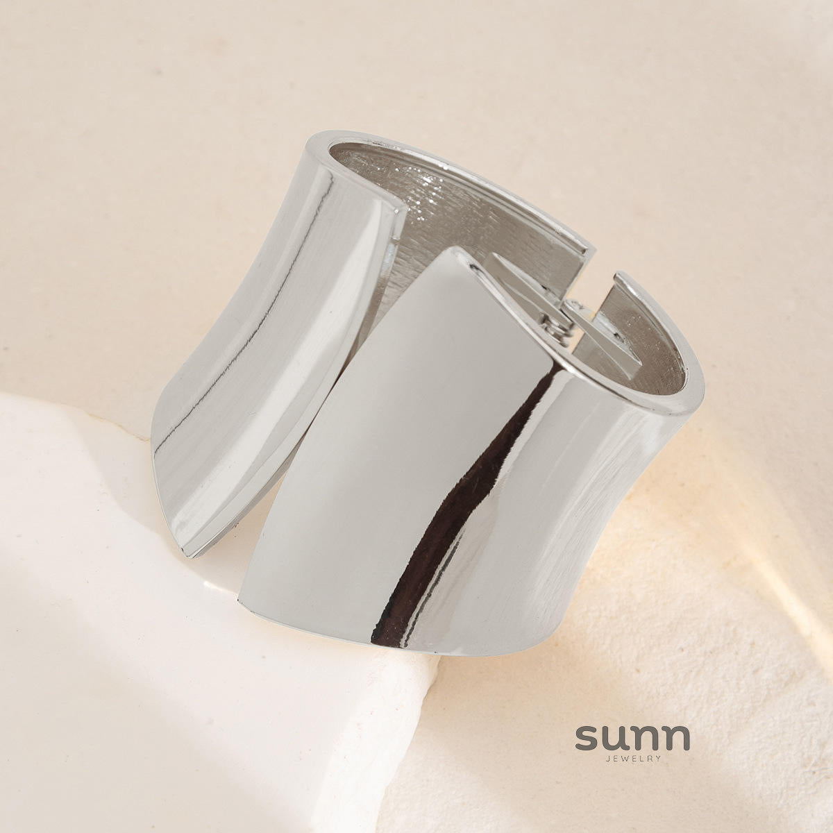 Lilyth Sculpted Cuff Bracelet [KD5BP21W]