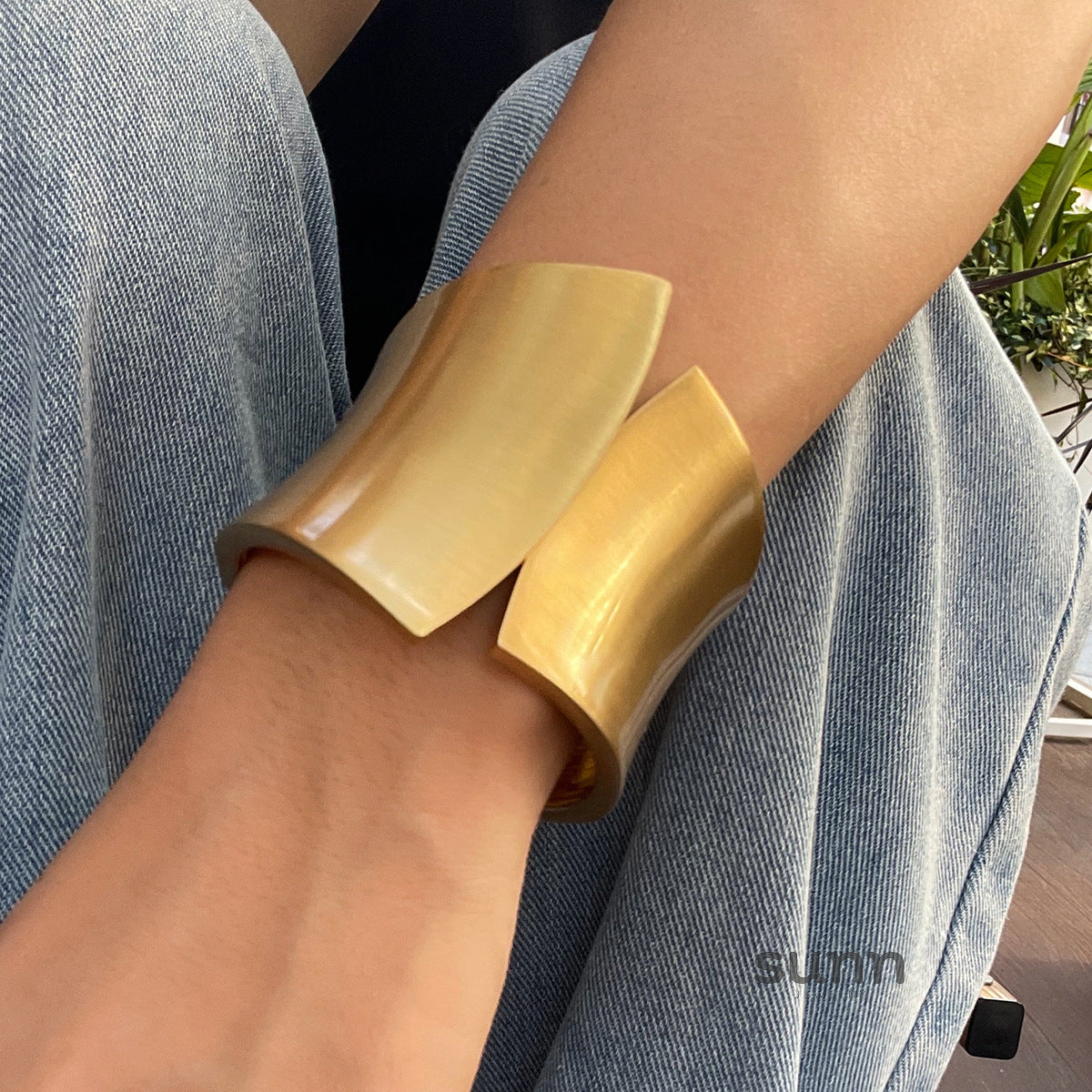 Lilyth Sculpted Cuff Bracelet [CSC240F2]