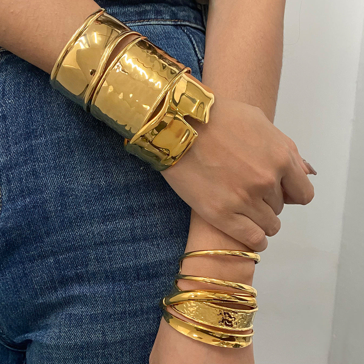 Lindley Bold Open Bracelet [LY9AYBA5]