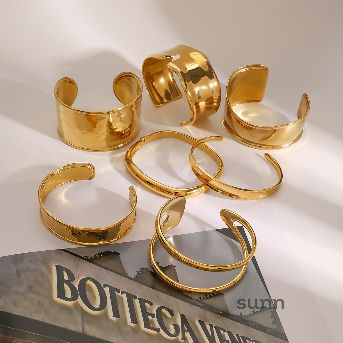 Lindley Bold Open Bracelet [MRD3K59G]