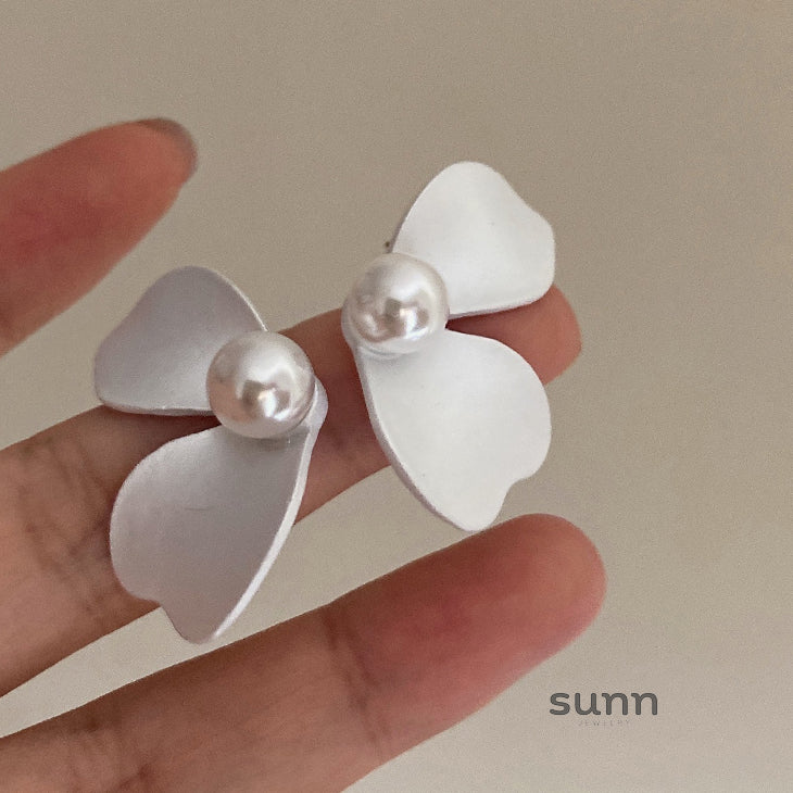 Linnea Vintage Floral Pearl Earrings [UBCOIILY]