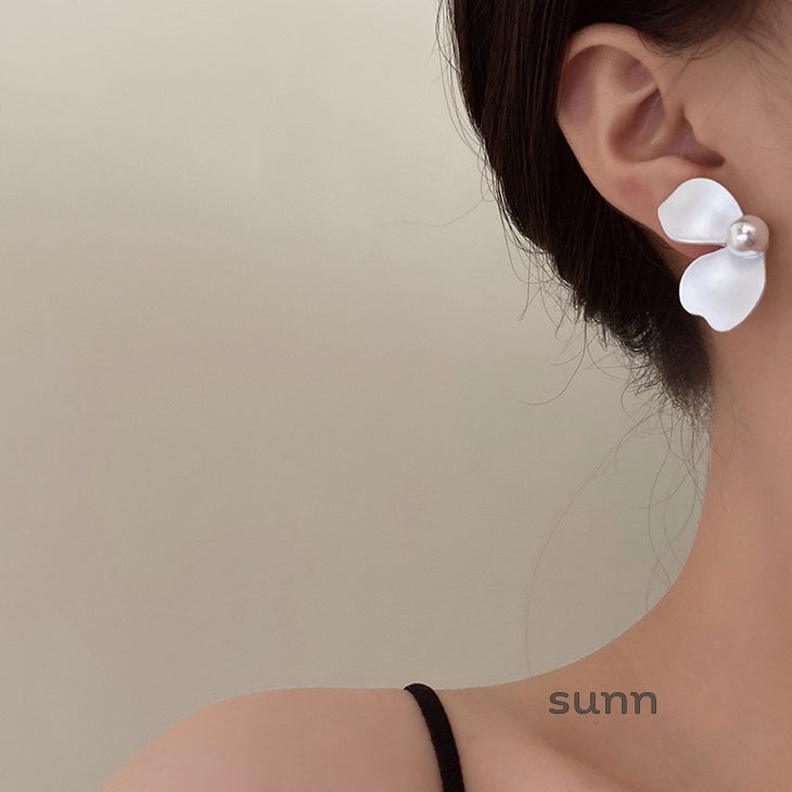 Linnea Vintage Floral Pearl Earrings [9J4OZ8AD]