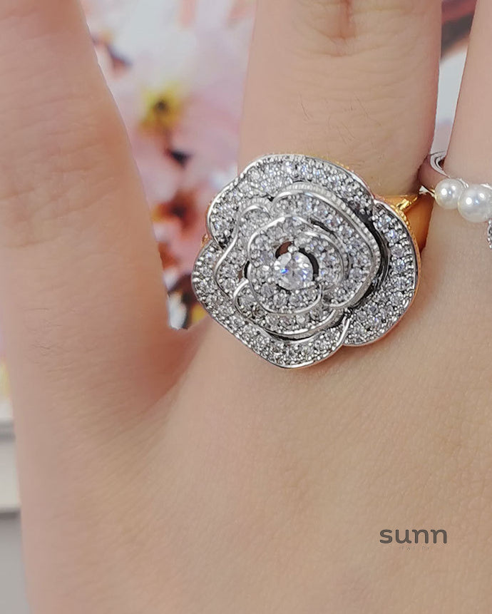 Liv Dual Tone Camellia Ring [4LB3TH67]