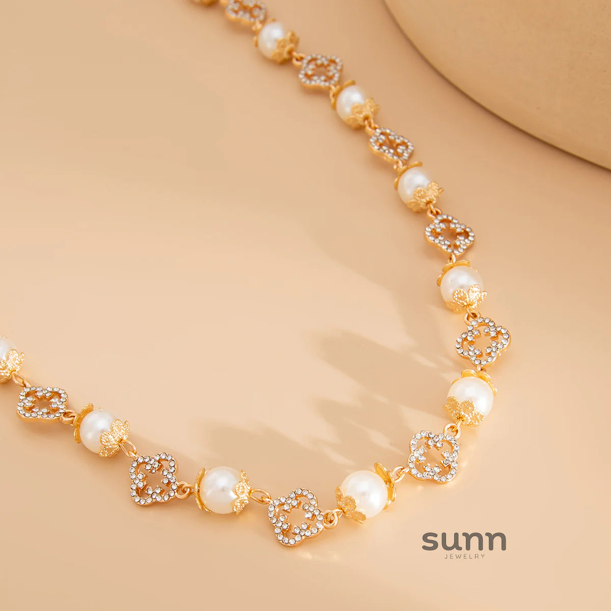 Livi Floral Pearl Necklace