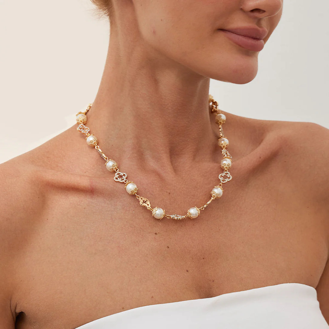 Livi Floral Pearl Necklace