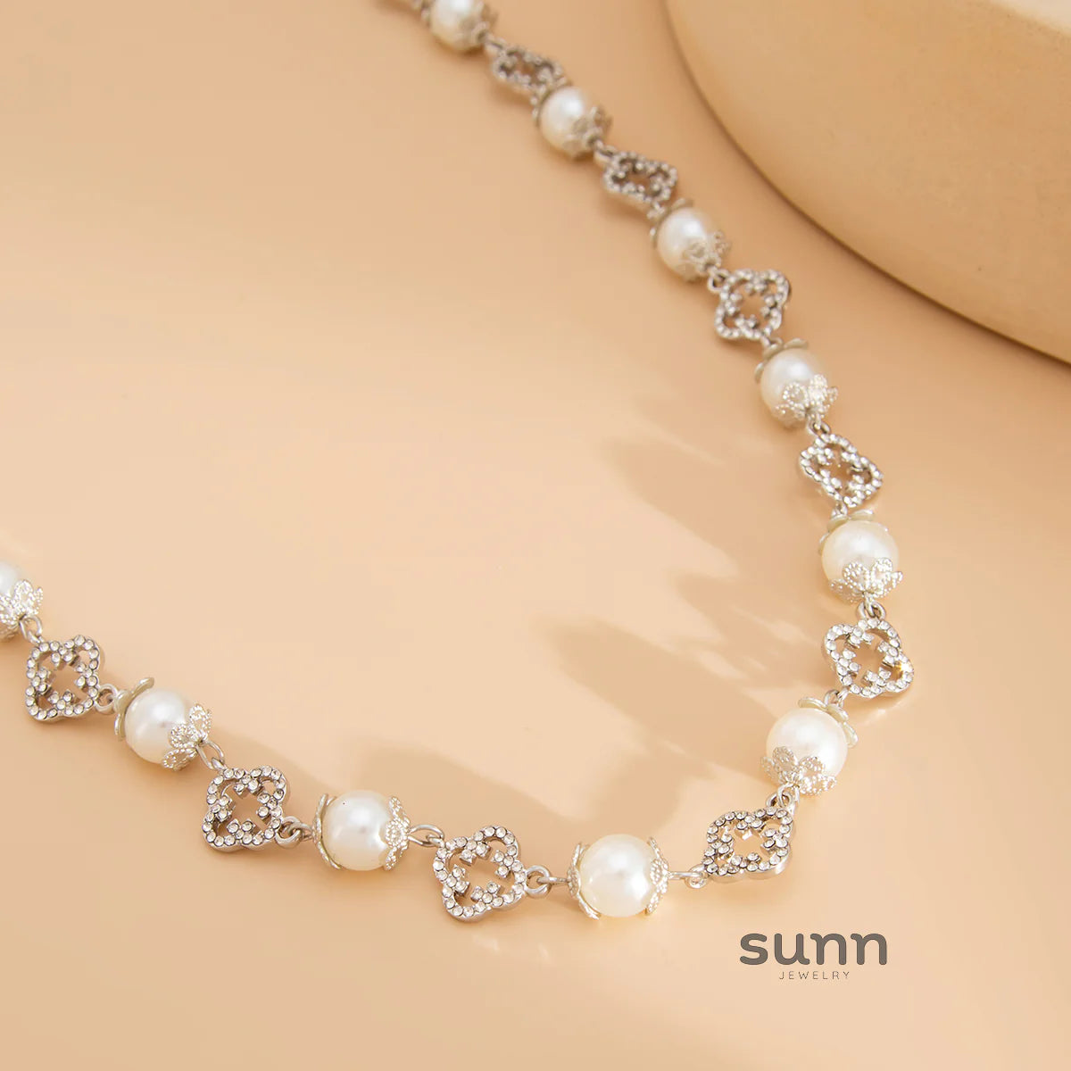 Livi Floral Pearl Necklace