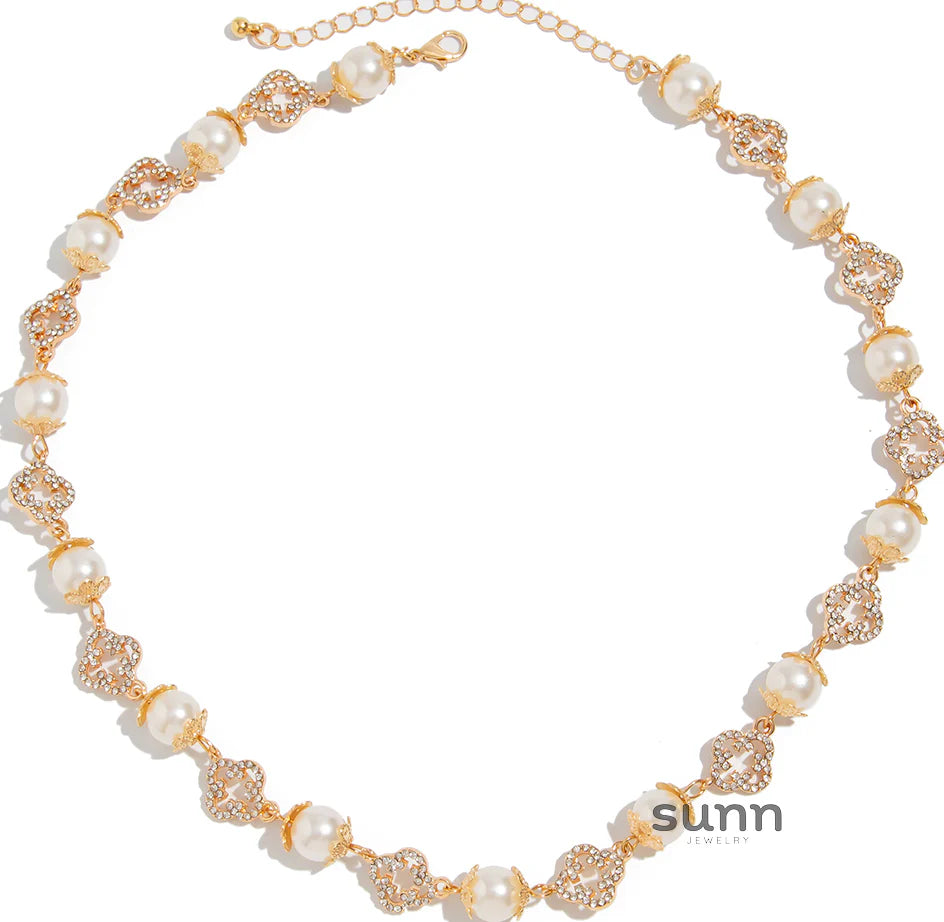 Livi Floral Pearl Necklace
